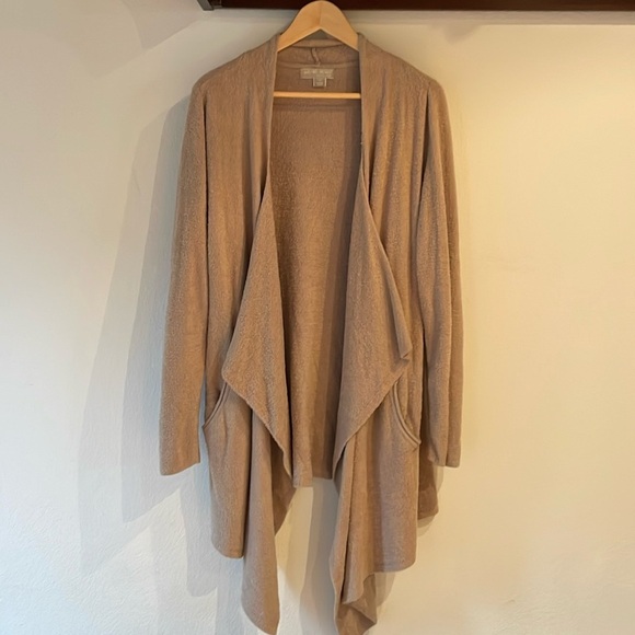 Barefoot Dreams CozyChic Lite Island Wrap, Taupe. Size L/XL - Picture 2 of 8